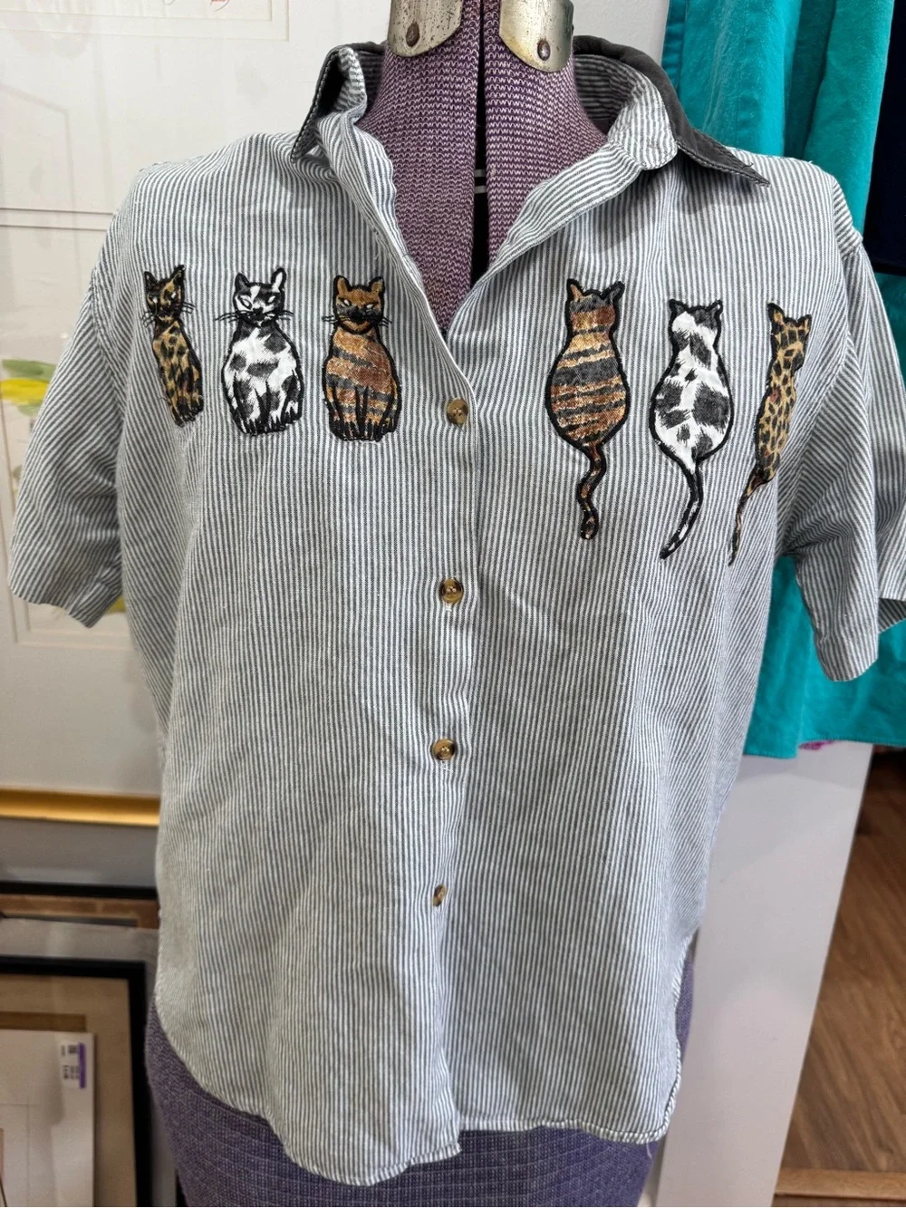 Vintage cotton 90’s Cat appliqué Striped Button-Up Shirt - petite L